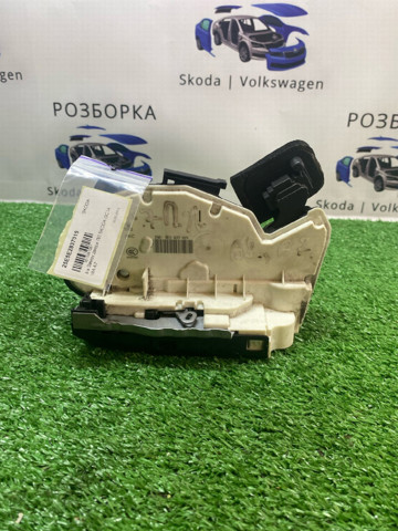 Запор кабины 5E2837015 VAG