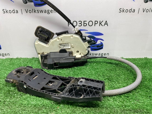 Замок передней пассажирской двери 5K1837016E VAG