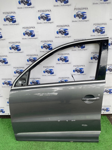 Двери кабины 5N0831055B VAG