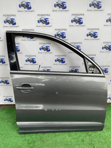 Пассажирская передняя дверь 5N0831056B VAG