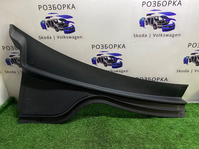 Решетка дворников, правая 5N1819404 VAG