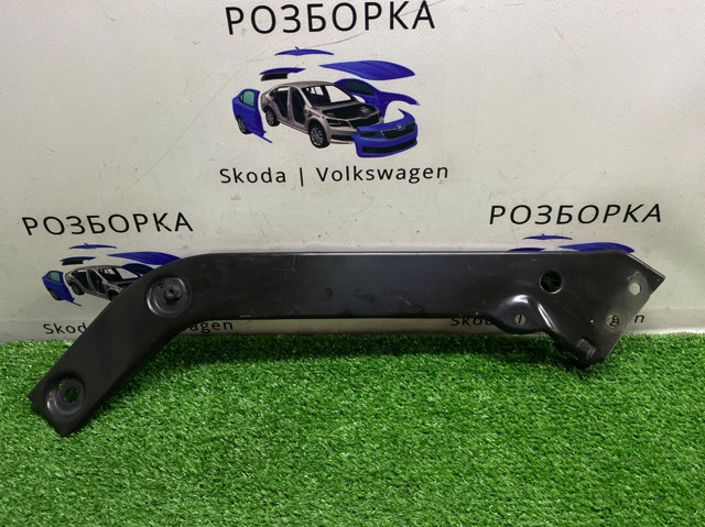 Кронштейн радиатора верхний, левый 5NA805931A VAG