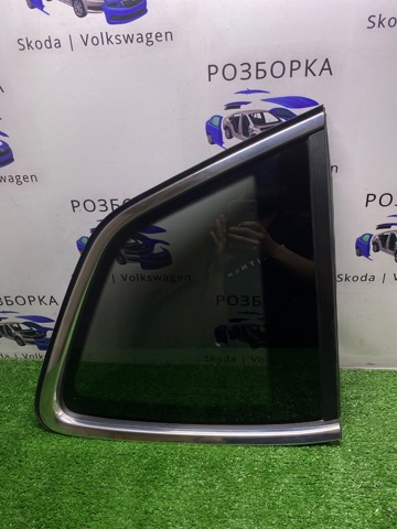 Стекло кузова/багажного отсека, правое 5NN845042E VAG