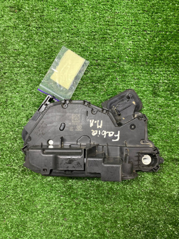 VAG 5TB837015 Замок водительской двери в наличии Черкассы