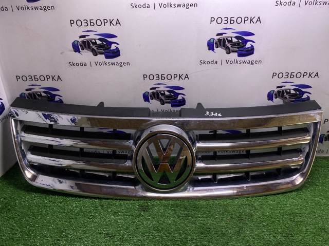Облицовка радиатора 7L6853651A VAG