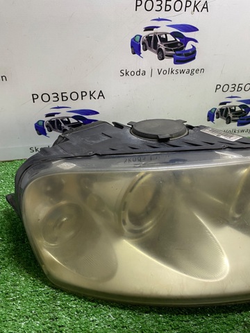 Основная фара - вставка 7L6941016BK VAG
