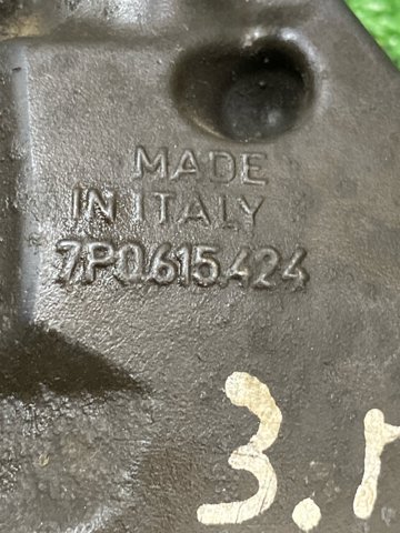 VAG 7P0615424 Суппорт задний правый в наличии Украина