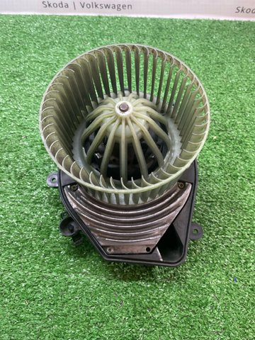 Электромотор печки 8D1820021 VAG