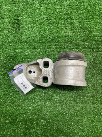 Кронштейн задней балки 8E0501522L VAG