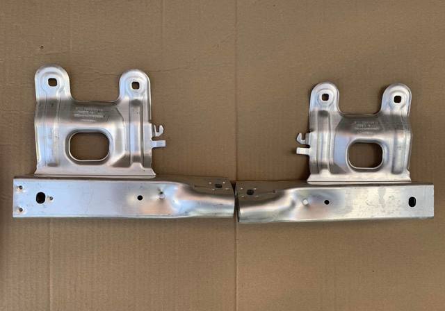 Кронштейн абсорбера переднего бампера 51117266193 BMW