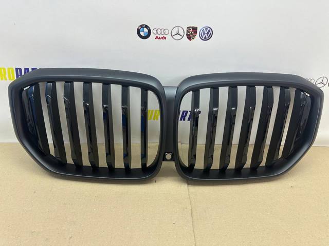 BMW 51135A67CC6 Решетка радиатора в наличии Чернигов