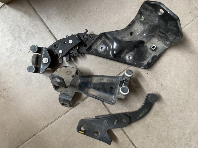 4477600747 MERCEDES Ролик двери боковой (сдвижной) правый нижний купить в Ужгород