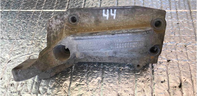 Кронштейн подушки (опоры) двигателя, правой 036199275M VAG