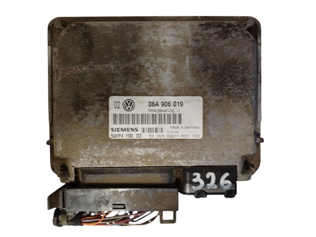 Компьютер двигателя Volkswagen Golf 4