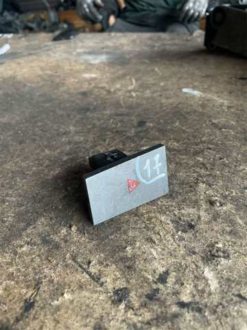 Кнопка аварийной сигнализации 13138255 GM