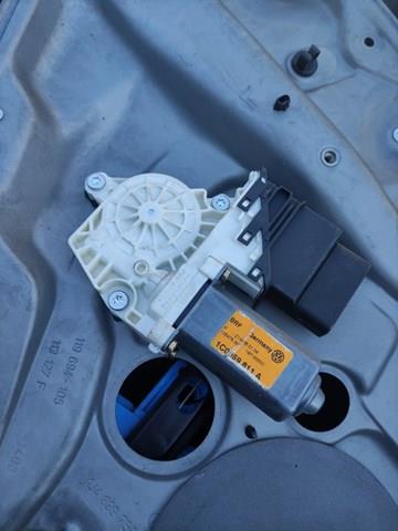 Моторчик стеклоподъемника двери задней, левой 1C0959811A VAG