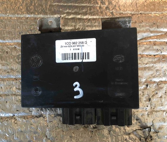 Блок управления центральным замком 1C0962258D VAG