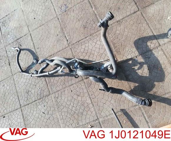 Патрубок радиатора охлаждения нижний 1J0121049E VAG