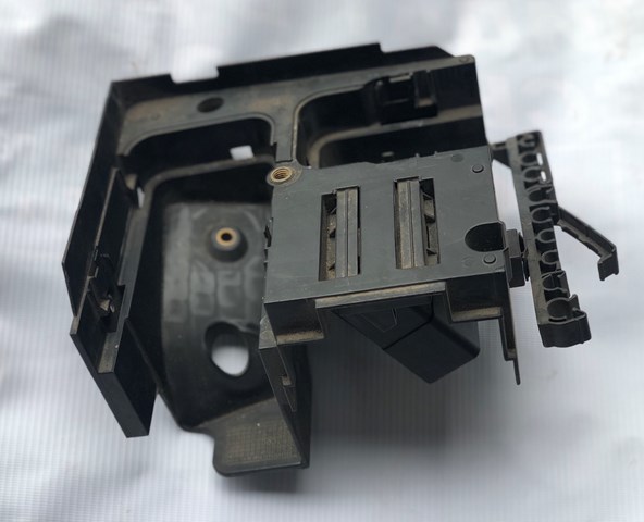 Корпус блока предохранителей 1K0907361B VAG