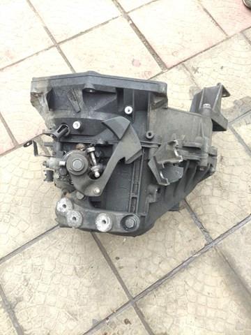 Коробка передач 55561696 GM