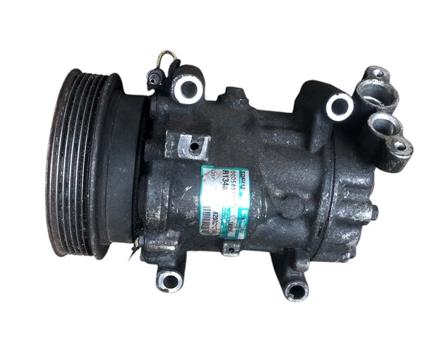 Компрессор кондиционера 8200315744 RENAULT