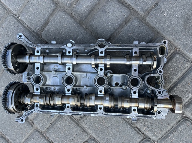 Впускной распредвал двигателя 06L109021N VAG