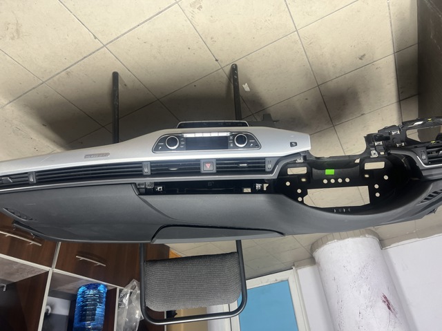 Панель салона передняя "торпедо" 8W1857001H24A VAG