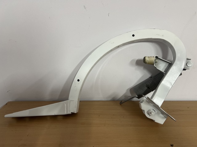 Крепление крышки багажника 8W5827302A VAG