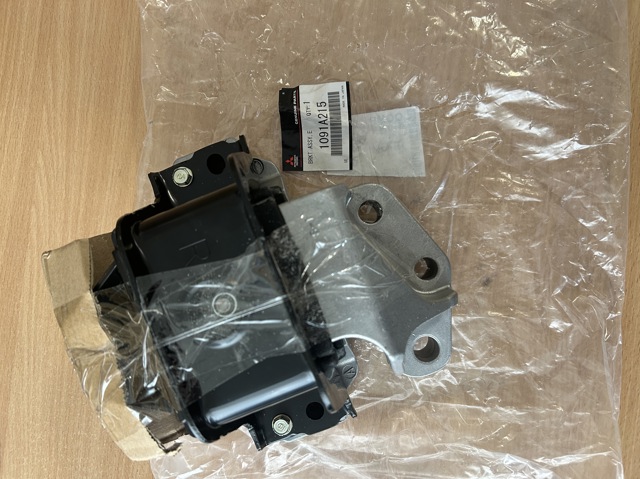 Подушка мотора правая 1091A215 MITSUBISHI