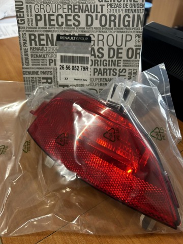 Противотуманнка задняя, правая 265605279R RENAULT