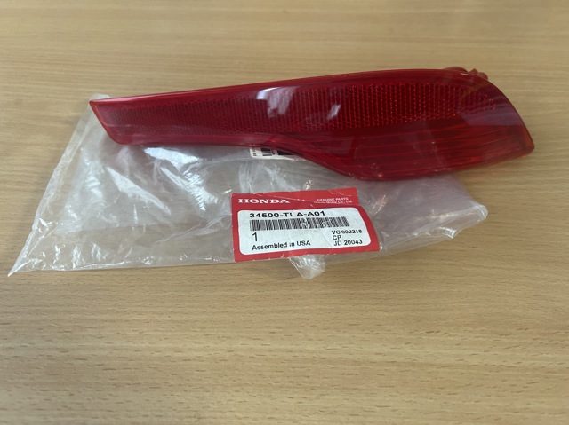 Правый катафот бампера 34500TLAA01 HONDA