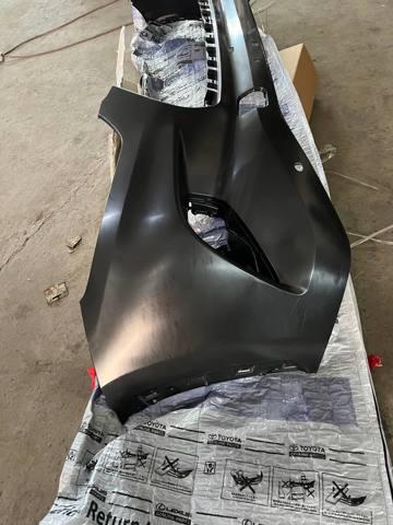 Бампер на авто 521190E951 TOYOTA