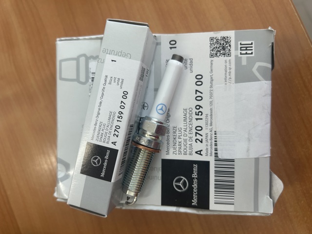 Свечи зажигания A2701590700 MERCEDES
