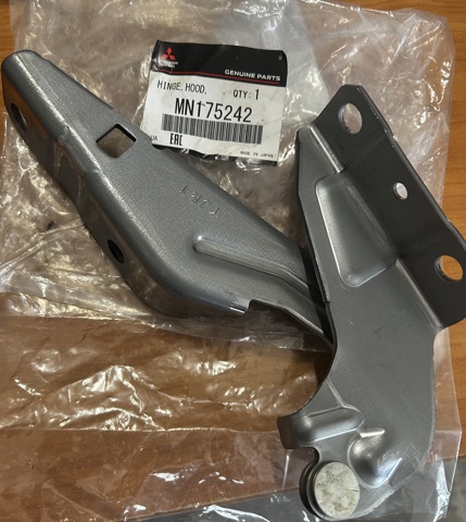 Завес капота, правый MN175242 MITSUBISHI