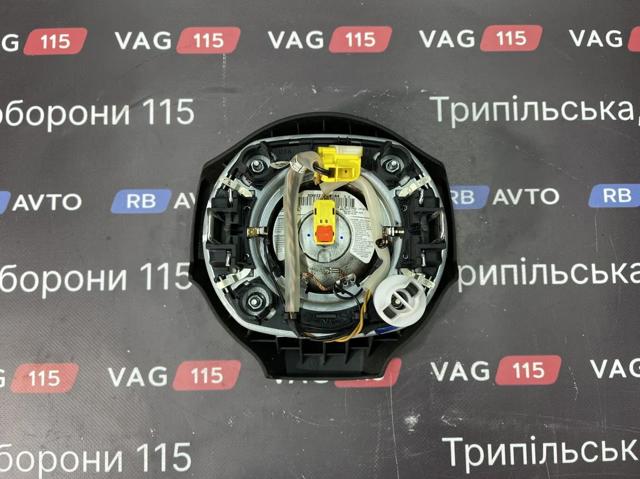 Подушка безопасности водителя 1KM880201E VAG