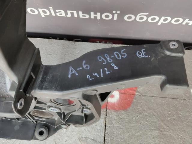 4B0805588G Суппорт радиатора в сборе (монтажная панель крепления фар) купить Чернигов