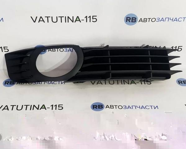 Решетка бампера переднего правая 4E0807682C01C VAG