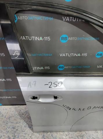 Пассажирская передняя дверь 5E0831052 VAG