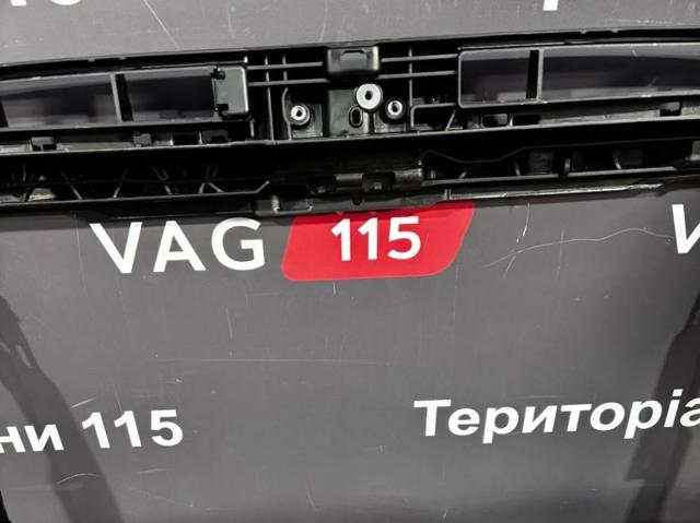 VAG 5G0805588R Рамка радиатора в наличии Киев