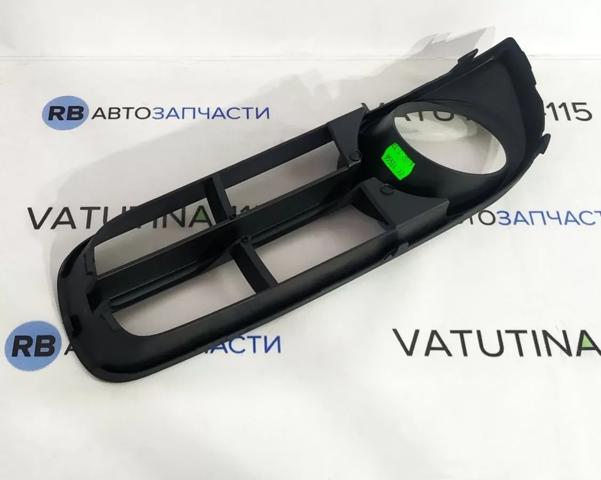 Заглушка, решетка противотуманных фар бампера переднего, правая 5J08536669B9 VAG