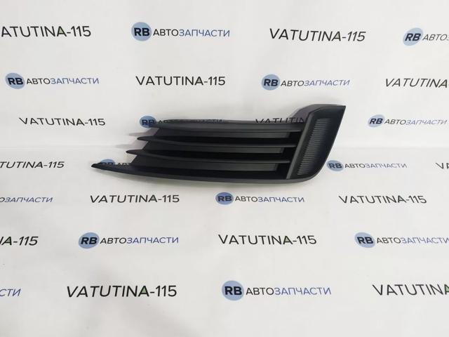 VAG 8V58076829B9 Заглушка (решетка) противотуманных фар бампера переднего правая в наличии Полтава