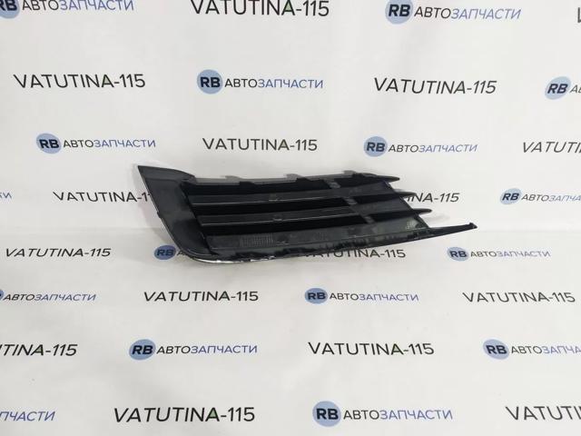 VAG 8V58076829B9 Заглушка (решетка) противотуманных фар бампера переднего правая в наличии Украина