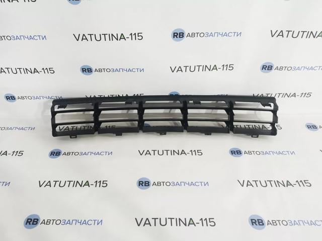 Решетка бампера переднего центральная Volkswagen Golf 4