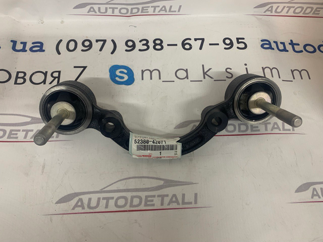 Траверса заднего редуктора, передняя 5238042071 TOYOTA