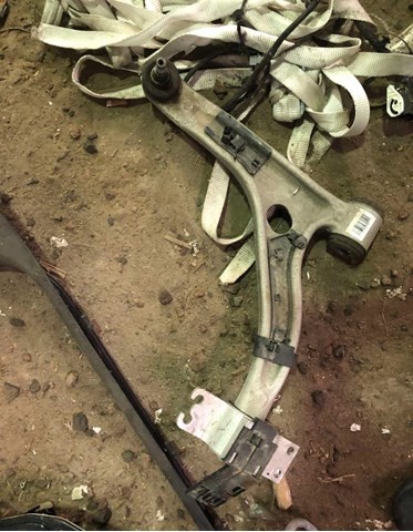 Левый рычаг передней нижней подвески A1563300500 MERCEDES