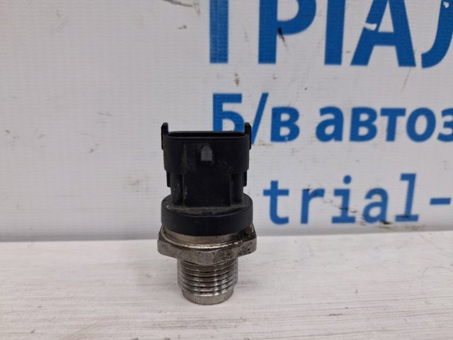 Датчик давления топлива 0281002863 HYUNDAI