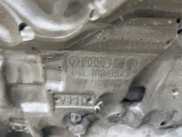 04L103925N Крышка двигателя купить Черновцы