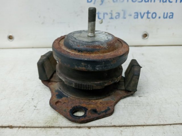 Опора двигателя, левая/правая 1093A040 MITSUBISHI