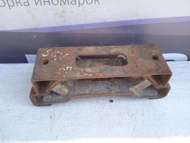 Правая подушка ДВС 1161073K00 SUZUKI