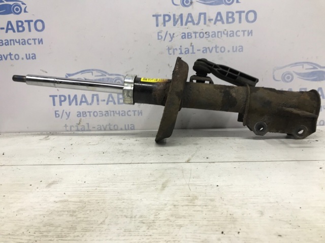 Стойка передняя правая 13331989 GM